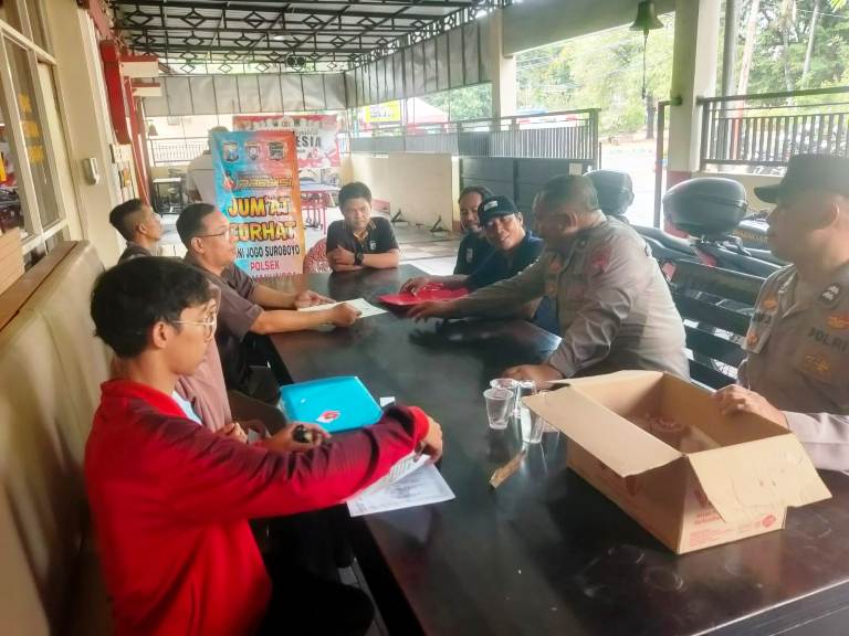 Polsek Sukomanunggal Gelar Jumat Curhat, Serap Langsung Aspirasi Warga Surabaya