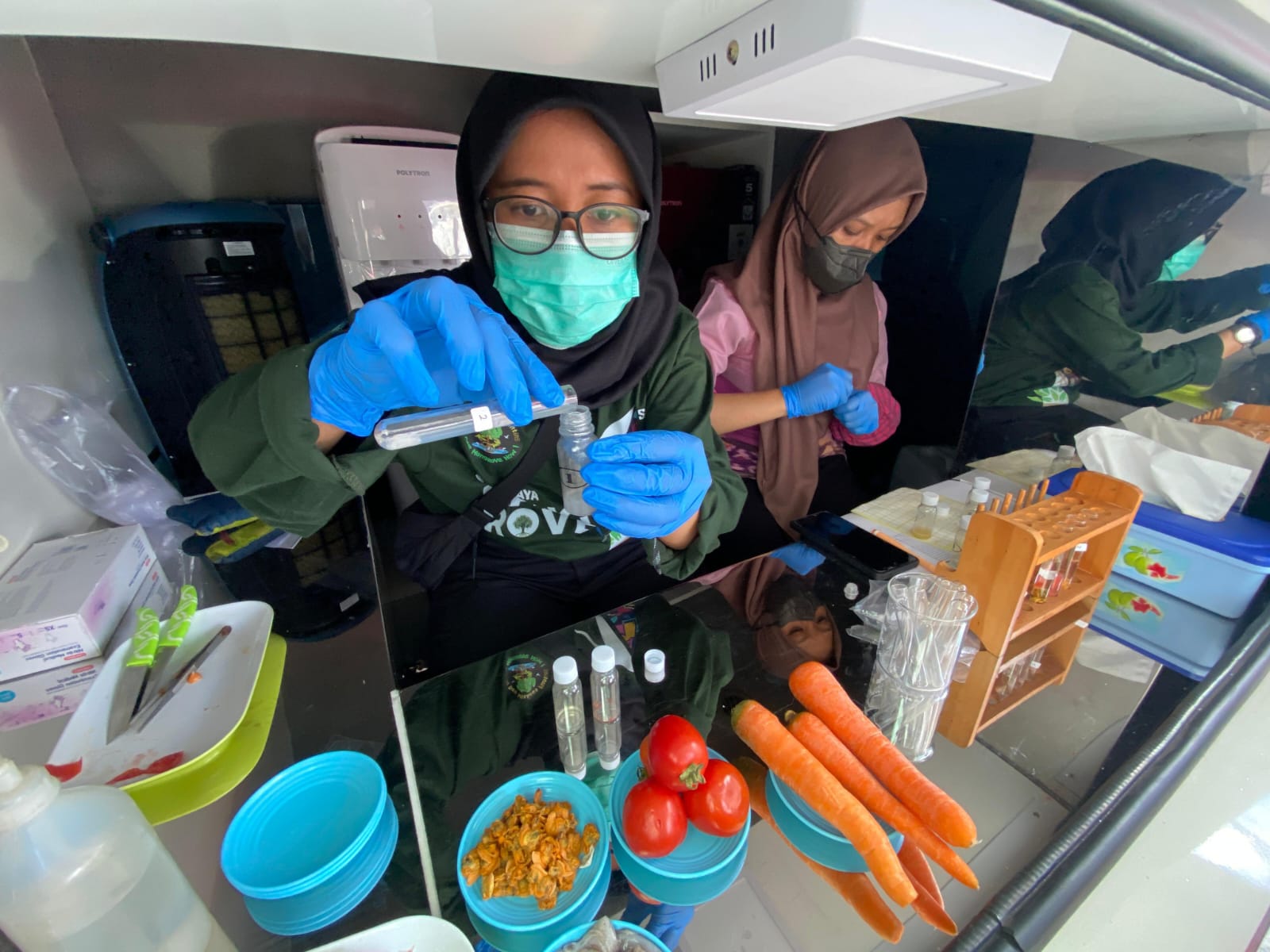 Uji Sampel Sayuran dan Daging Pedagang Pasar Karah, DKPP Surabaya Pastikan Bebas Cemaran Bahan Kimia