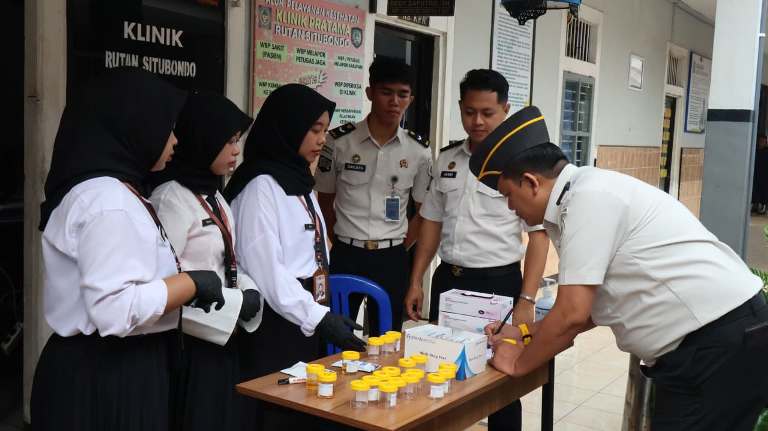 Rutan Situbondo Gelar Tes Urine bagi Petugas dan Warga Binaan, Komitmen Bersih Narkoba