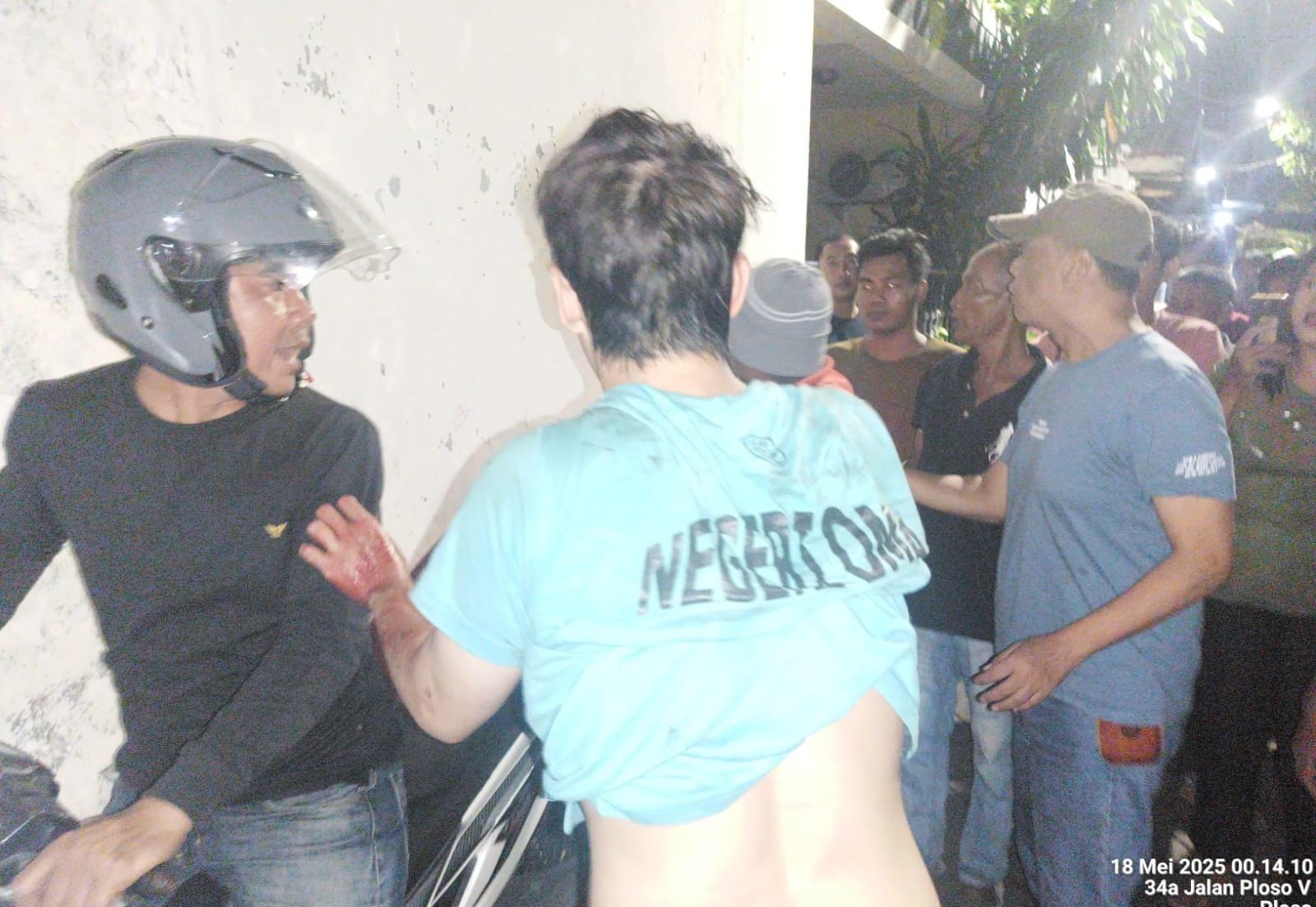 Rampas HP Sambil Todongkan Samurai ke Penjaga Toko Madura, Warga Bogen Babak Belur Dimassa