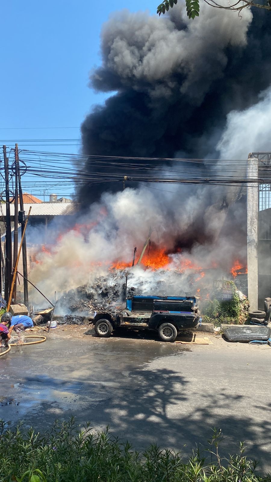 Tepercik Api, Tumpukan Sampah Ludes di Pandugo