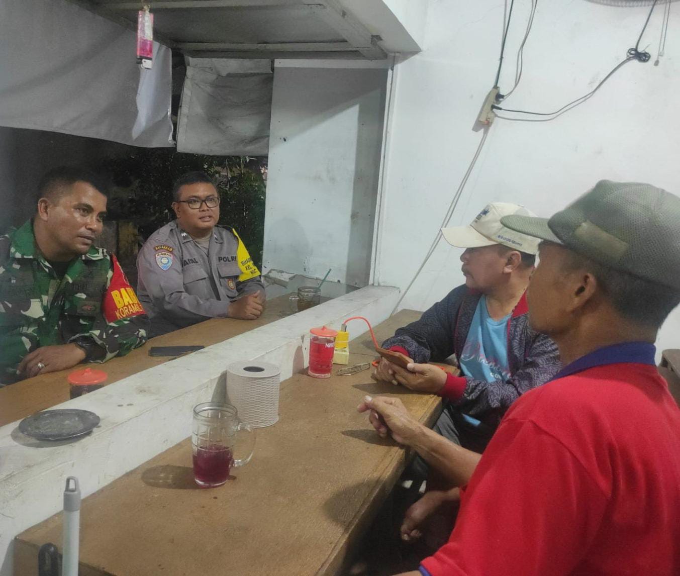 Polsek Rungkut Bersama TNI dan Warga Laksanakan Patroli Kewilayahan, Pastikan Kamtibmas Aman dan Kondusif