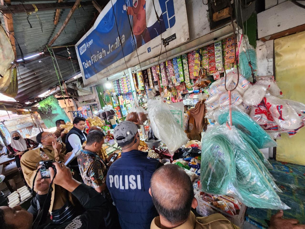 Jamin Stok Bapokting Aman Jelang Imlek-Ramadan, Satgas Pangan Polres Pelabuhan Tanjung Perak Sidak Pasar
