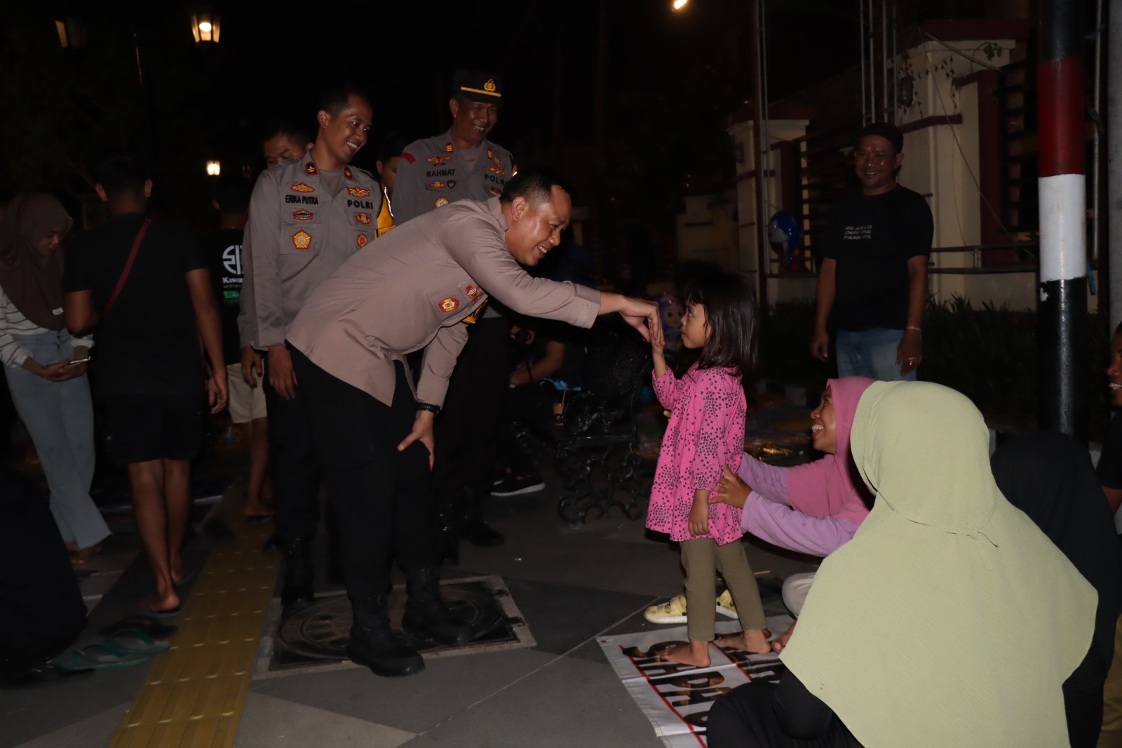 Patroli Malam Tahun Baru, Kapolres Gresik AKBP Adhitya Panji Anom Sampaikan Pesan Kamtibmas