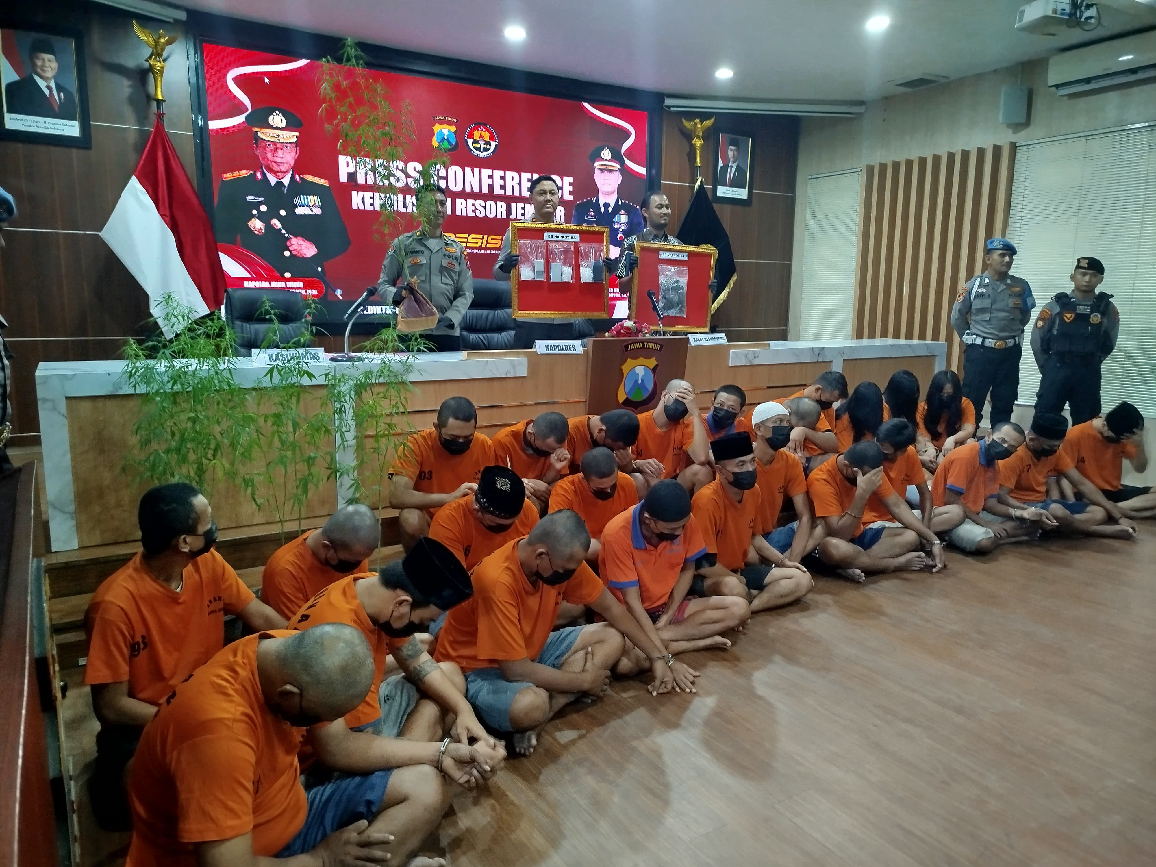 Polres Jember Perang terhadap Narkoba,  Amankan 27 Tersangka hingga 6 Pohon Ganja