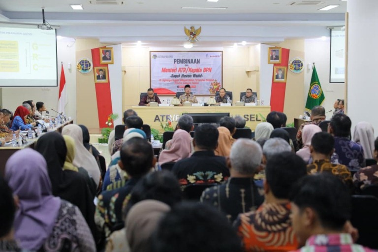 Menteri Nusron Wahid Beri Pengarahan di BPN Sulsel Tekankan Ketegasan dan Keluwesan Layanan