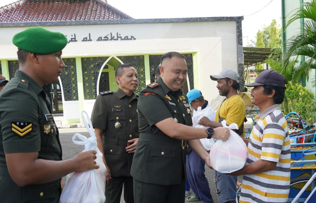 Dandim Bojonegoro Pimpin Upacara Peringatan Hari Juang TNI AD dan Bagikan Bansos