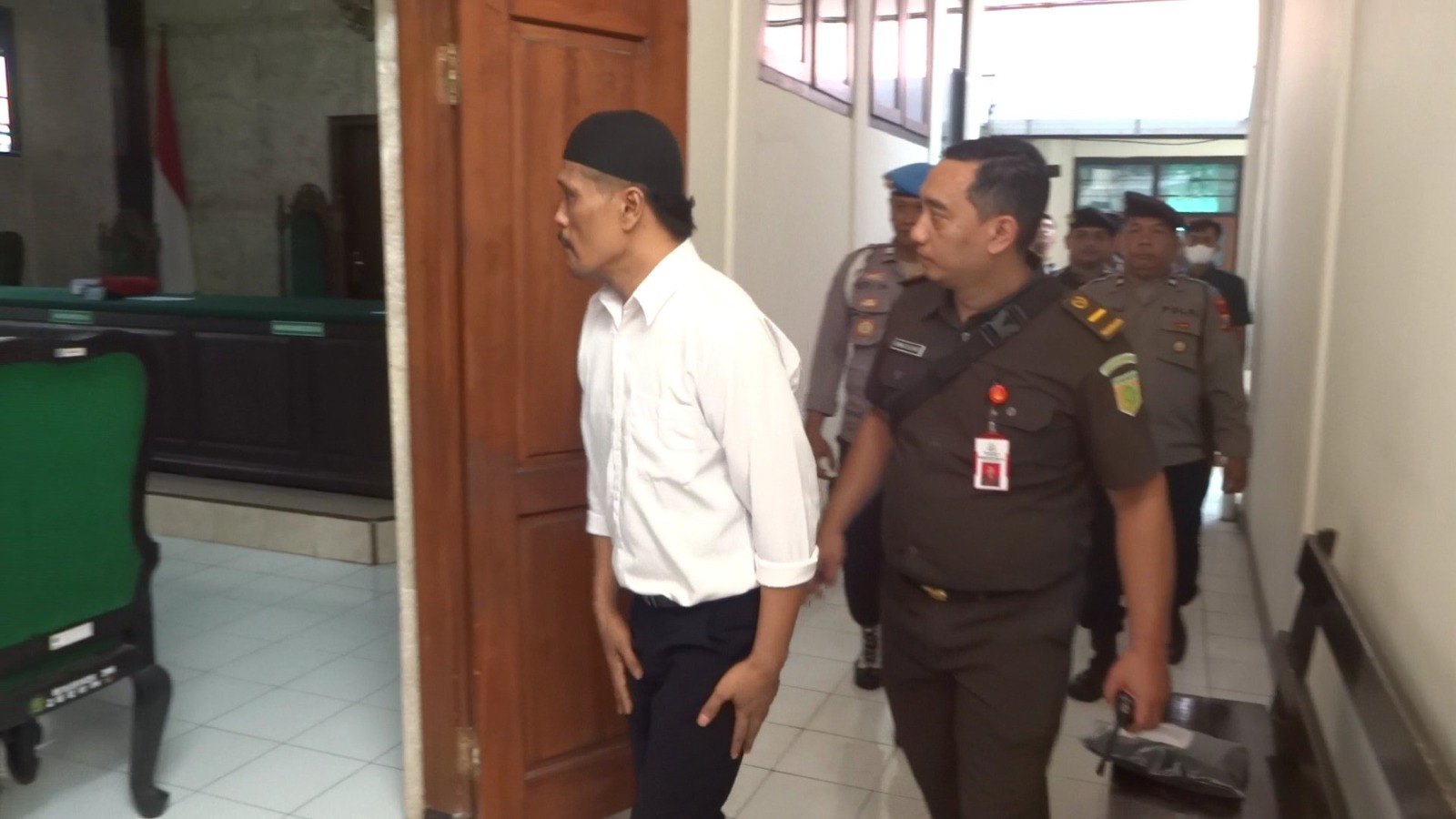 Terpidana Kasus Pembunuhan Pasutri Ngantru Terhindar Hukuman Mati