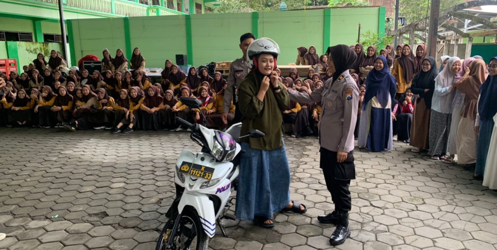 Coaching Clinic dan Road Safety Riding Satlantas Polresta Malang Kota Sasar Para Santri