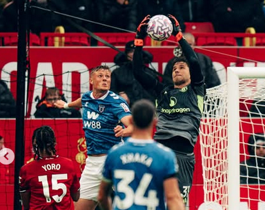 Disamakan dengan Peter Schmeichel, Begini Tanggapan Rendah Hati Senne Lammens