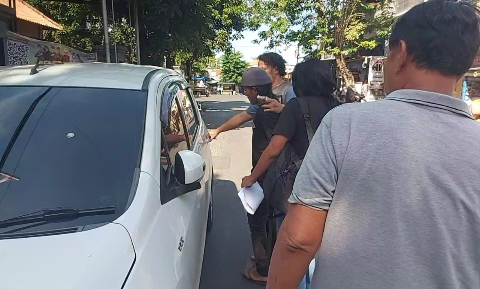 Usai Gorok Mertua dan Lukai Istri, Pria Ini Serahkan Diri ke Polisi