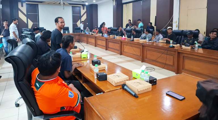 Sakermania Datangi DPRD Pasuruan, Manajer Persekabpas Tegaskan Klub Tidak Dijual