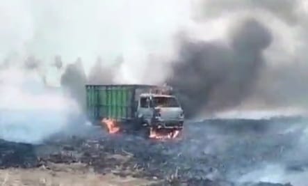 Truk Bermuatan Tebu di Situbondo Hangus Terbakar di Areal Perkebunan