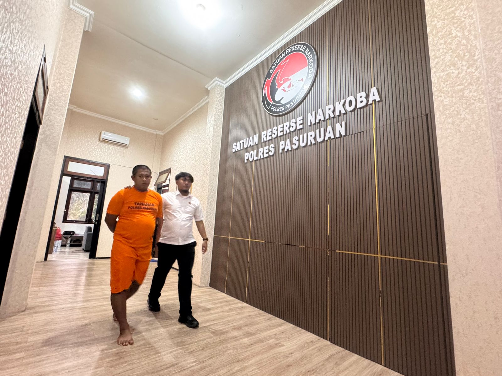 Satreskoba Polres Pasuruan Tangkap Pengedar Sabu di Bangil, Sita Barang Bukti 32 Poket