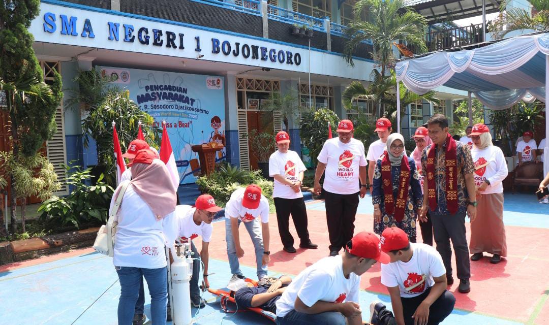 World Heart Day 2025 di SMAN 1 Bojonegoro, Bupati Wahono Ajak Terapkan Pola Hidup dan Aktivitas Sehat