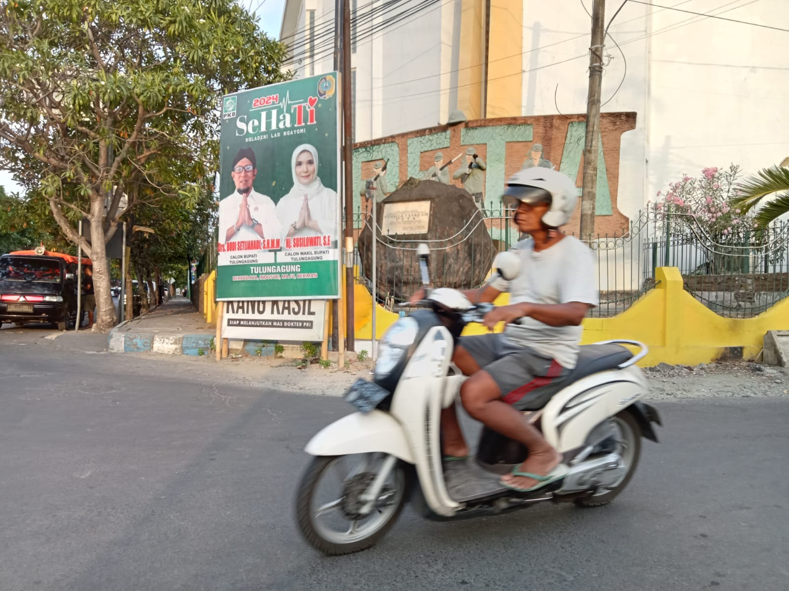 Banner Paslon Sehati Berlogo Pemkab Tulungagung, Begini Penjelasan Tim Kampanye 