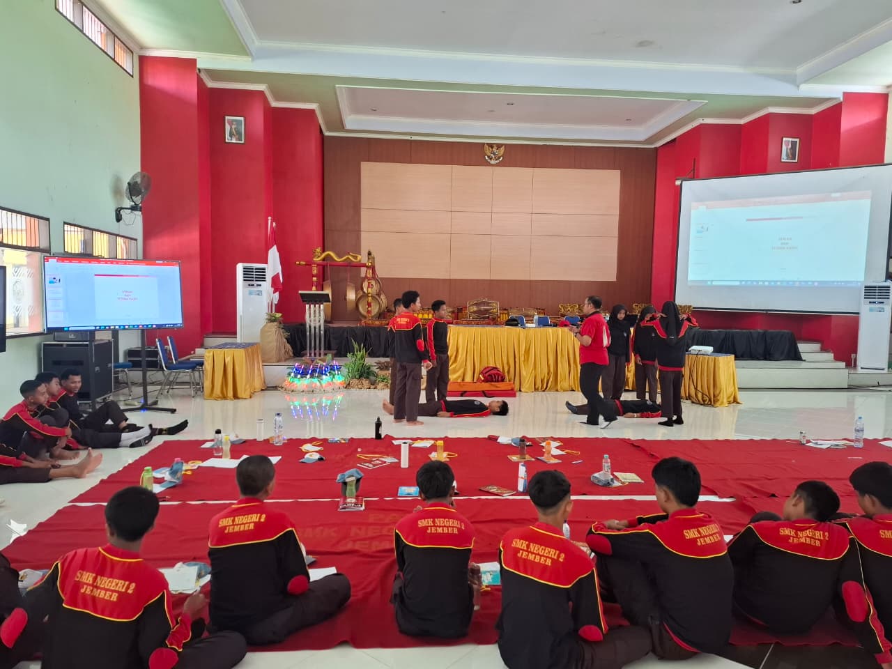 Cetak Agen Perubahan, 33 Siswa SMKN 2 Jember Ikuti Diklat Kader Kesehatan dan PMR Wira