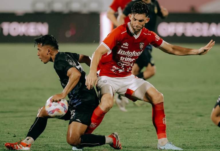 Gelandang Bali United Brandon Wilson Diprediksi Absen Lawan Persebaya Surabaya