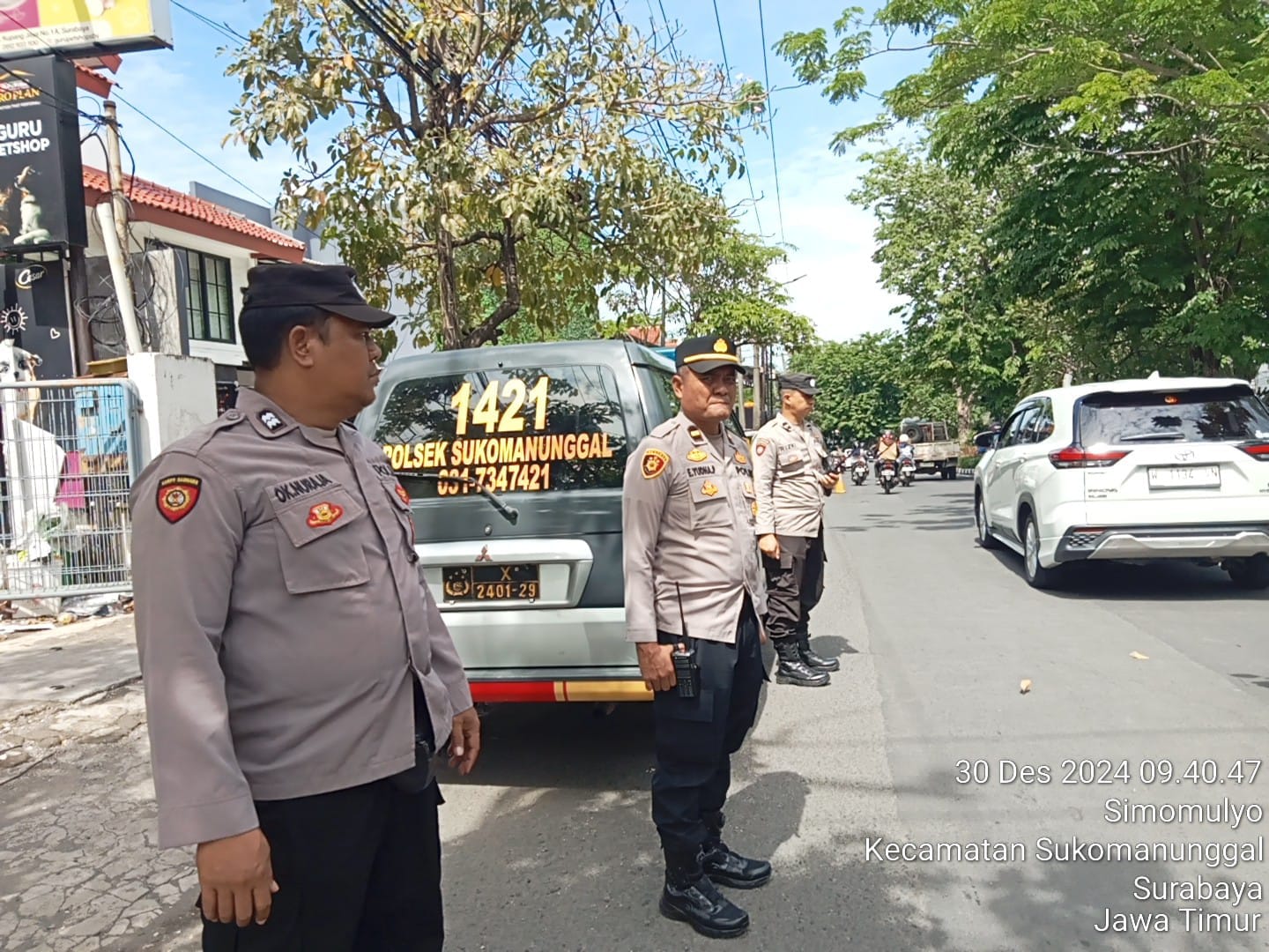 Patroli Skala Besar Polsek Sukomanunggal Antisipasi Gangguan Kamtibmas