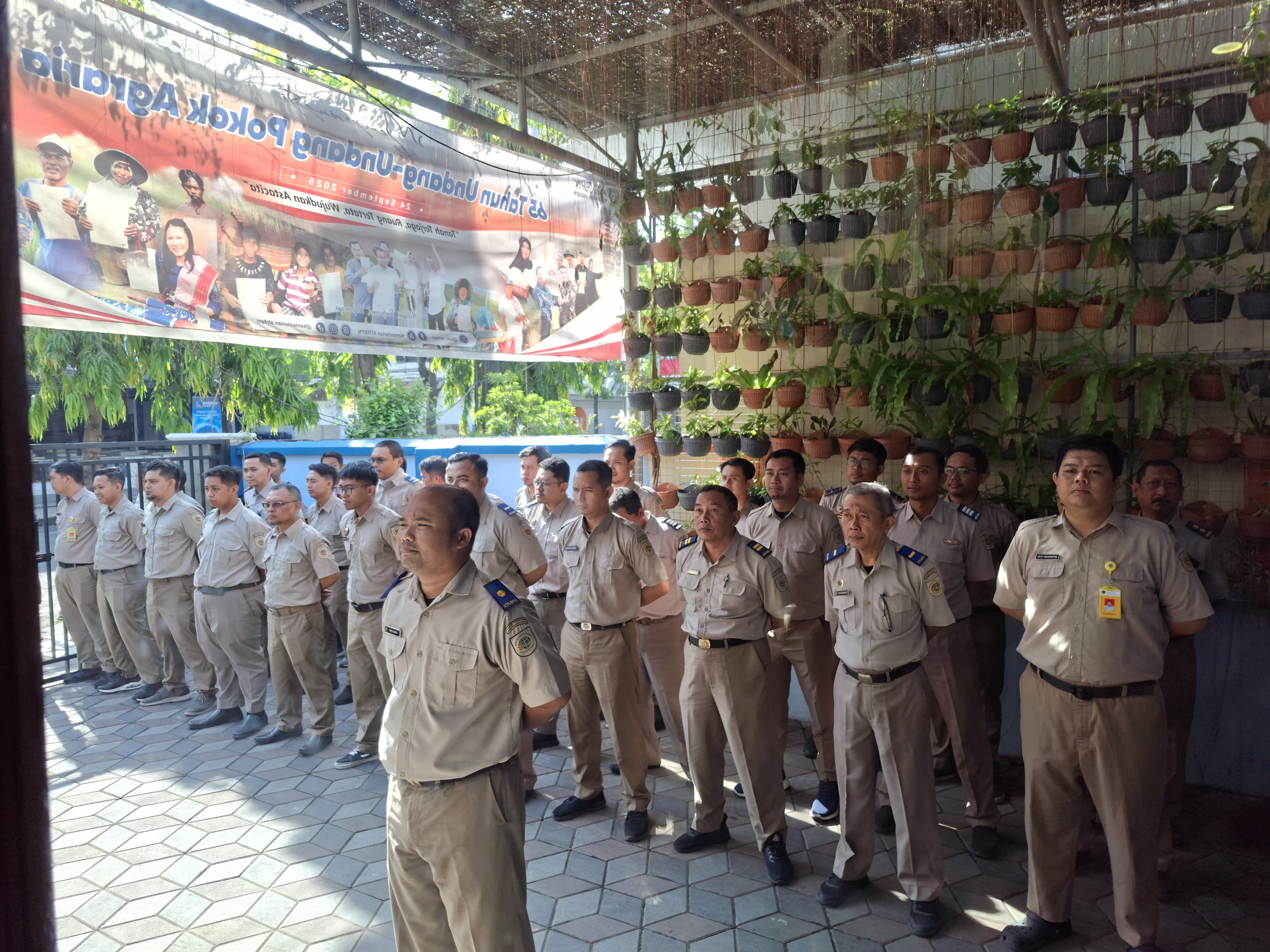 Upacara Rutin di Kantor ATR/BPN Tulungagung, Pegawai Diingatkan Sejumlah Program Tahun Depan 