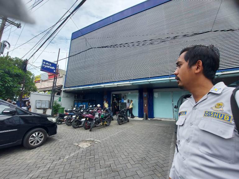 Wali Kota Eri Minta Oknum Jukir Pengancam Warga di Kapas Krampung Surabaya Diproses Hukum