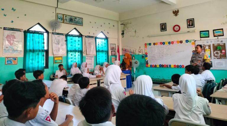 Bhabinkamtibmas Karangpilang Sosialisasikan Pencegahan Bullying di Sekolah