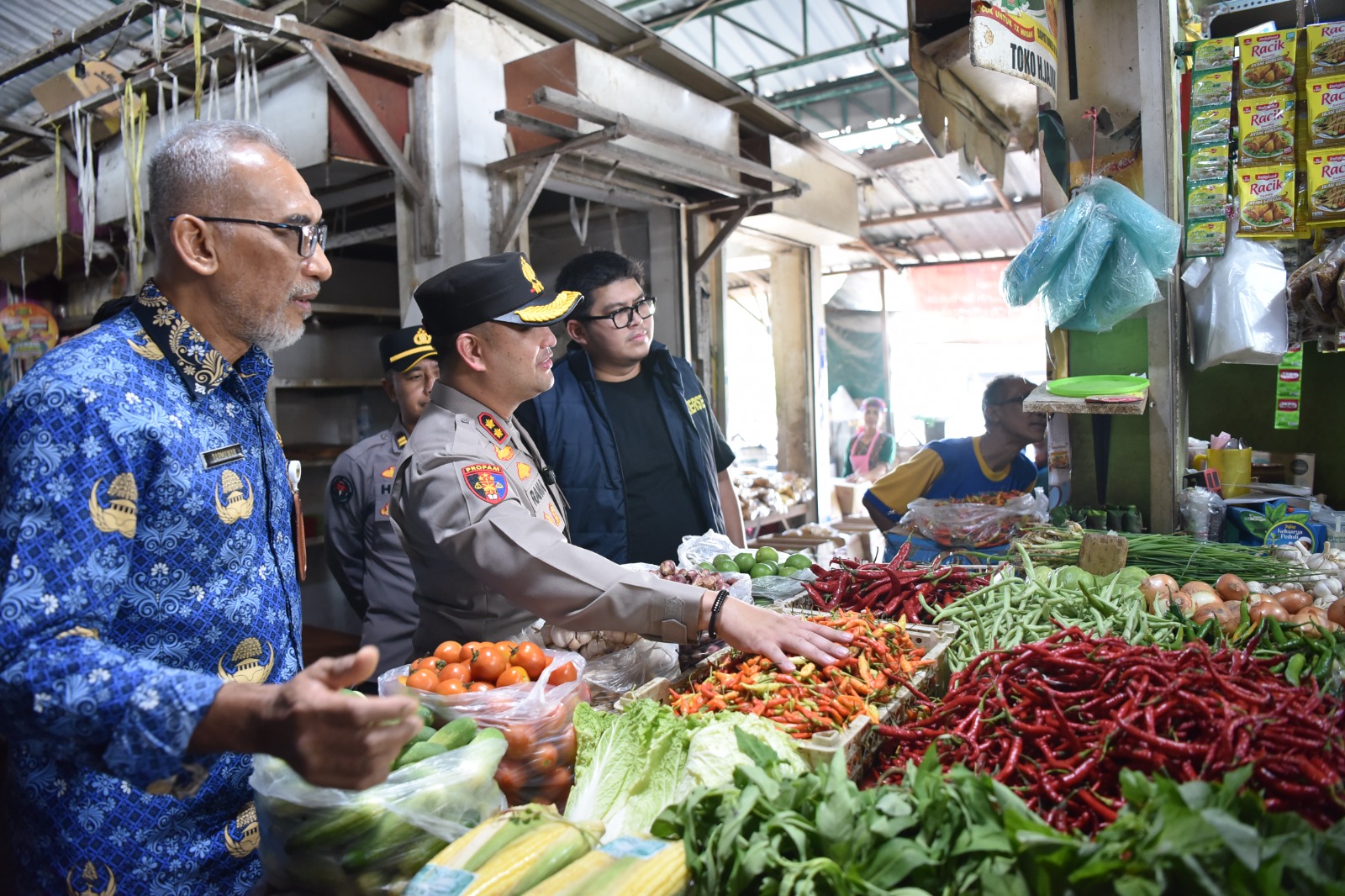 Kapolres Gresik Sidak Pasar, Sapa Pedagang dan Pastikan Stok Aman Jelang Idulfitri 1447 H