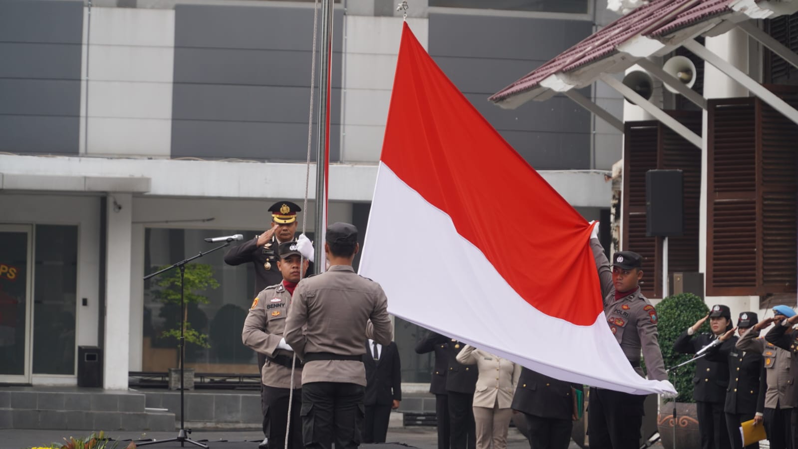 Polrestabes Surabaya Peringati Hari Pahlawan Dengan Khidmat