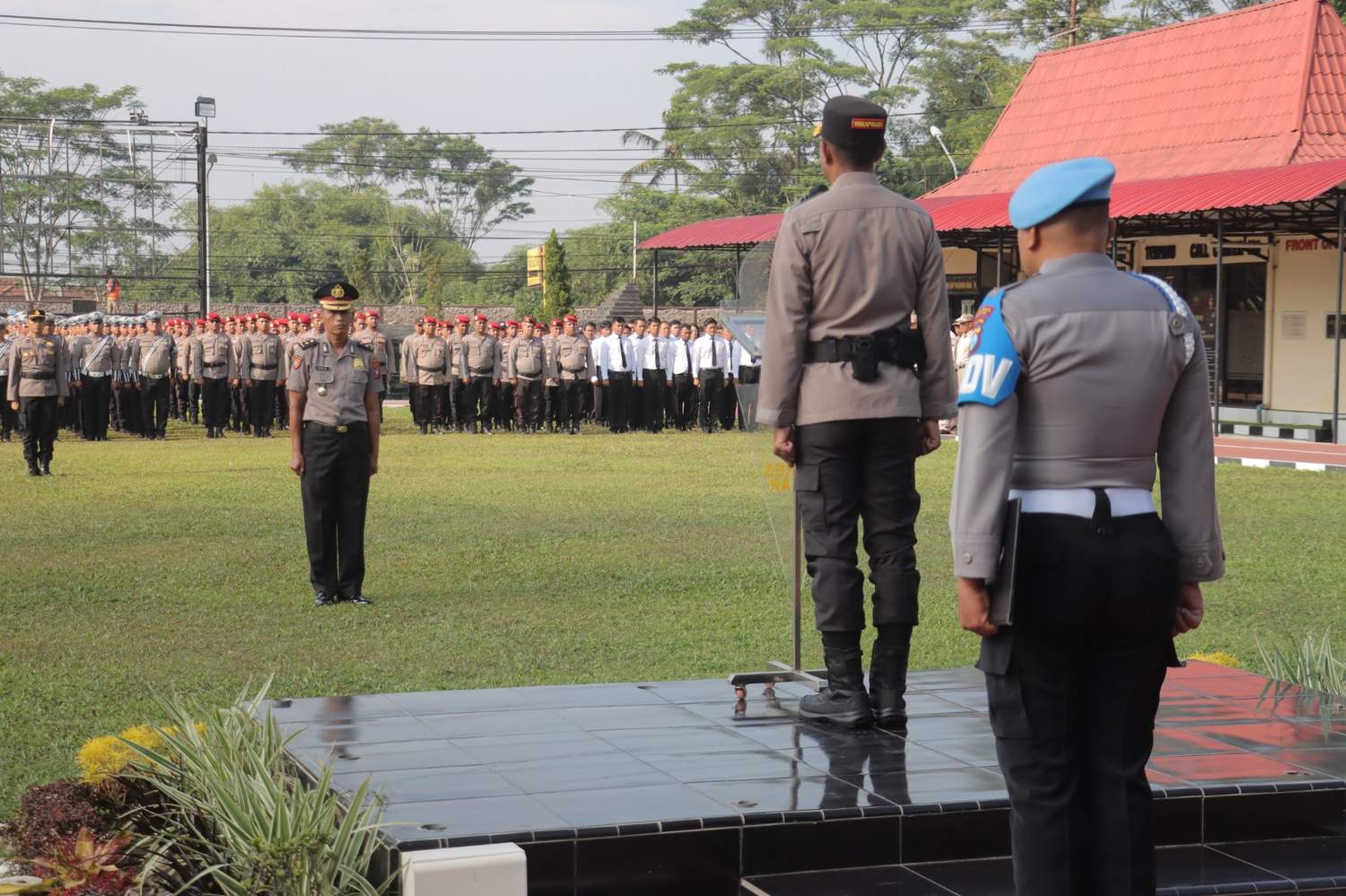 Wakapolres Blitar Pimpin Upacara Korps Raport Kenaikan Pangkat Pengabdian 