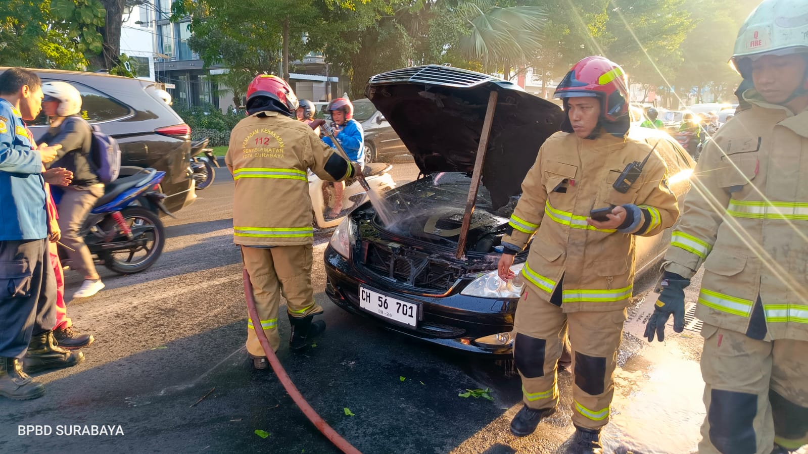Mobil Konsul Kehormatan Hungaria Terbakar di Jalan Mayjen Sungkono