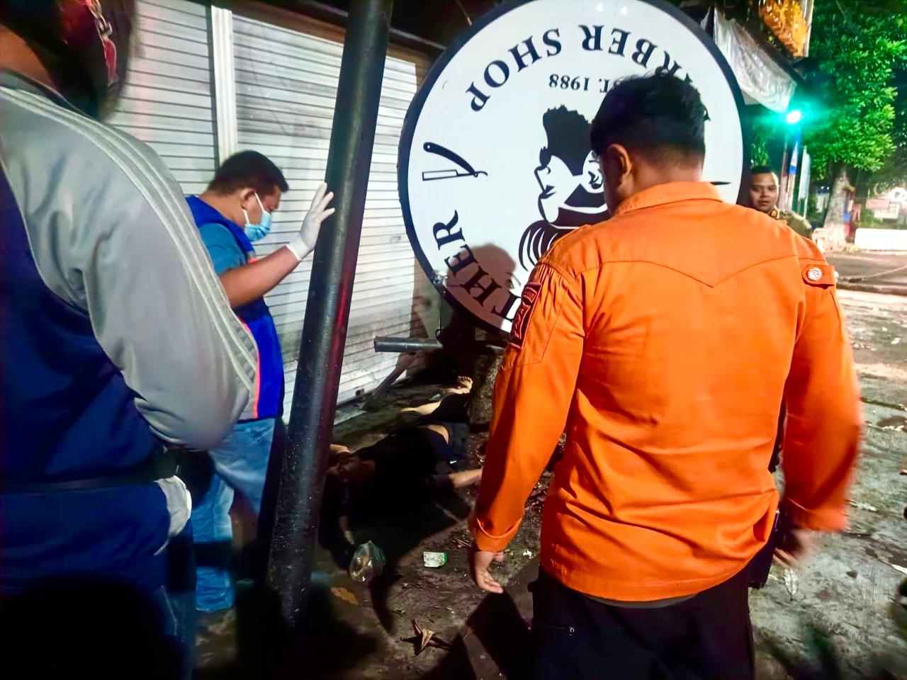 Tragis! Diduga Mengantuk, Pemuda Kalimas Baru Tewas Tabrak Tiang di Jalan Gresik PPI