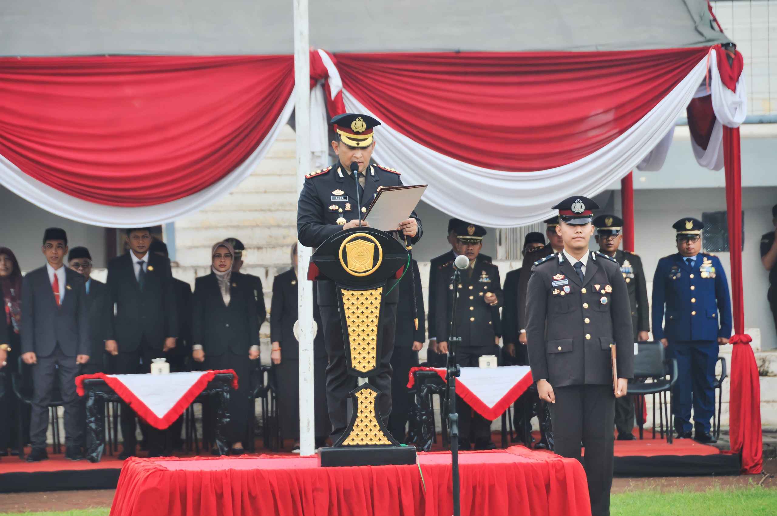 Hari Pahlawan 2025, Forkopimda Lumajang Teguhkan Spirit Teladan Perjuangan di Stadion Semeru