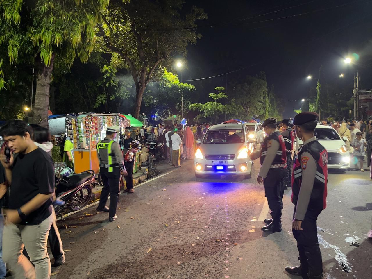 Pengamanan Ketat, Pemberangkatan Jemaah Haji Ngawi Berjalan Aman dan Lancar 