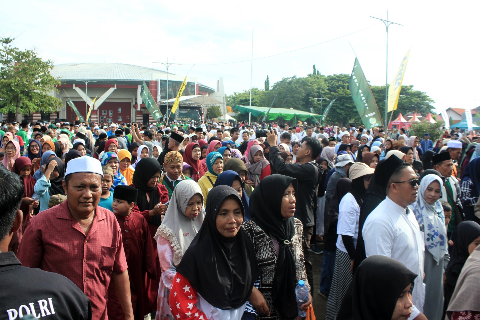 Mas Adi Sampaikan Pentingnya Sinergi dan Kolaborasi pada Event Jalan Sehat Sarungan