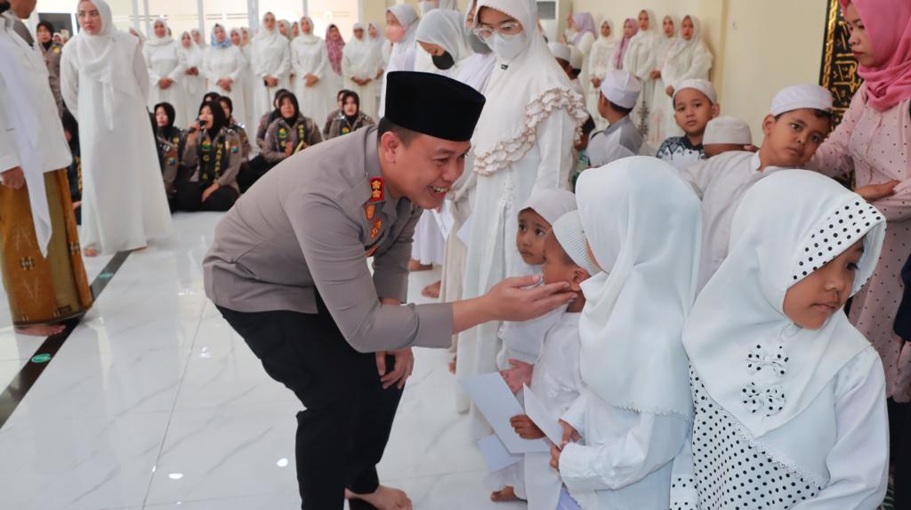 Peringatan Maulid Nabi Muhamad SAW 1445, Kapolres Gresik Santuni Yatim Piatu