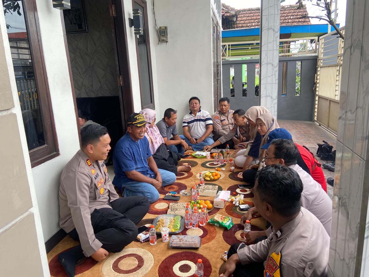 Kapolsek Tulangan Silaturahmi dengan Tokoh Agama dan Masyarakat