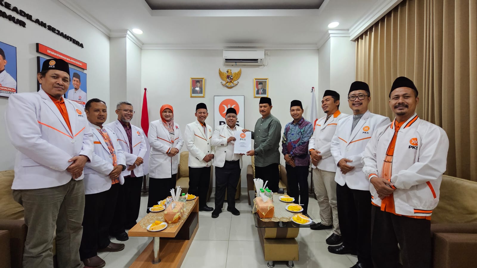PKS Jatim Serahkan SK DPP untuk Ony Anwar Cabup Ngawi dan Maidi Wali Kota Madiun