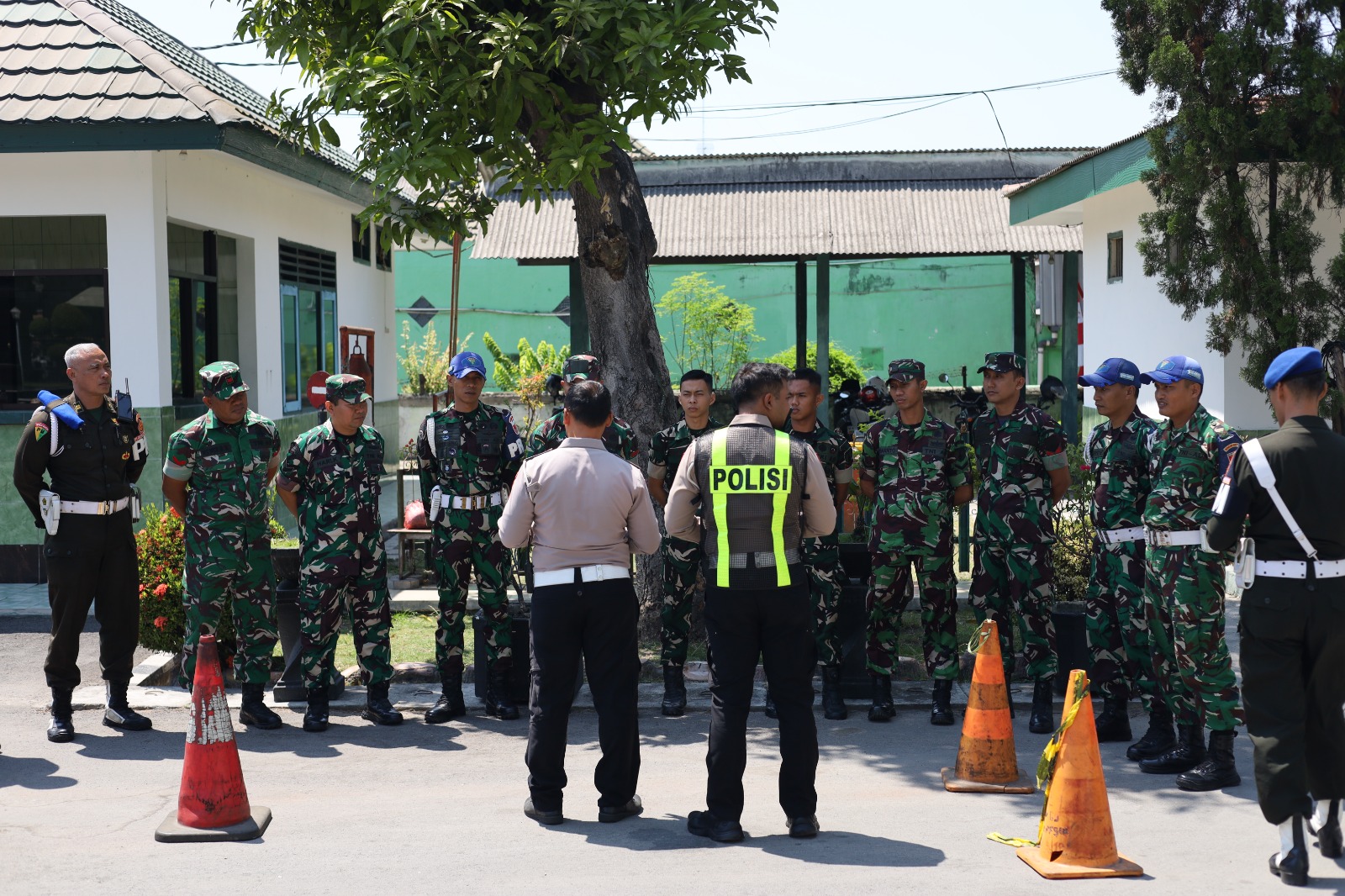Satlantas Polres Gresik Gelar Coaching Clinic Keselamatan Berkendara Bersama Subdenpom