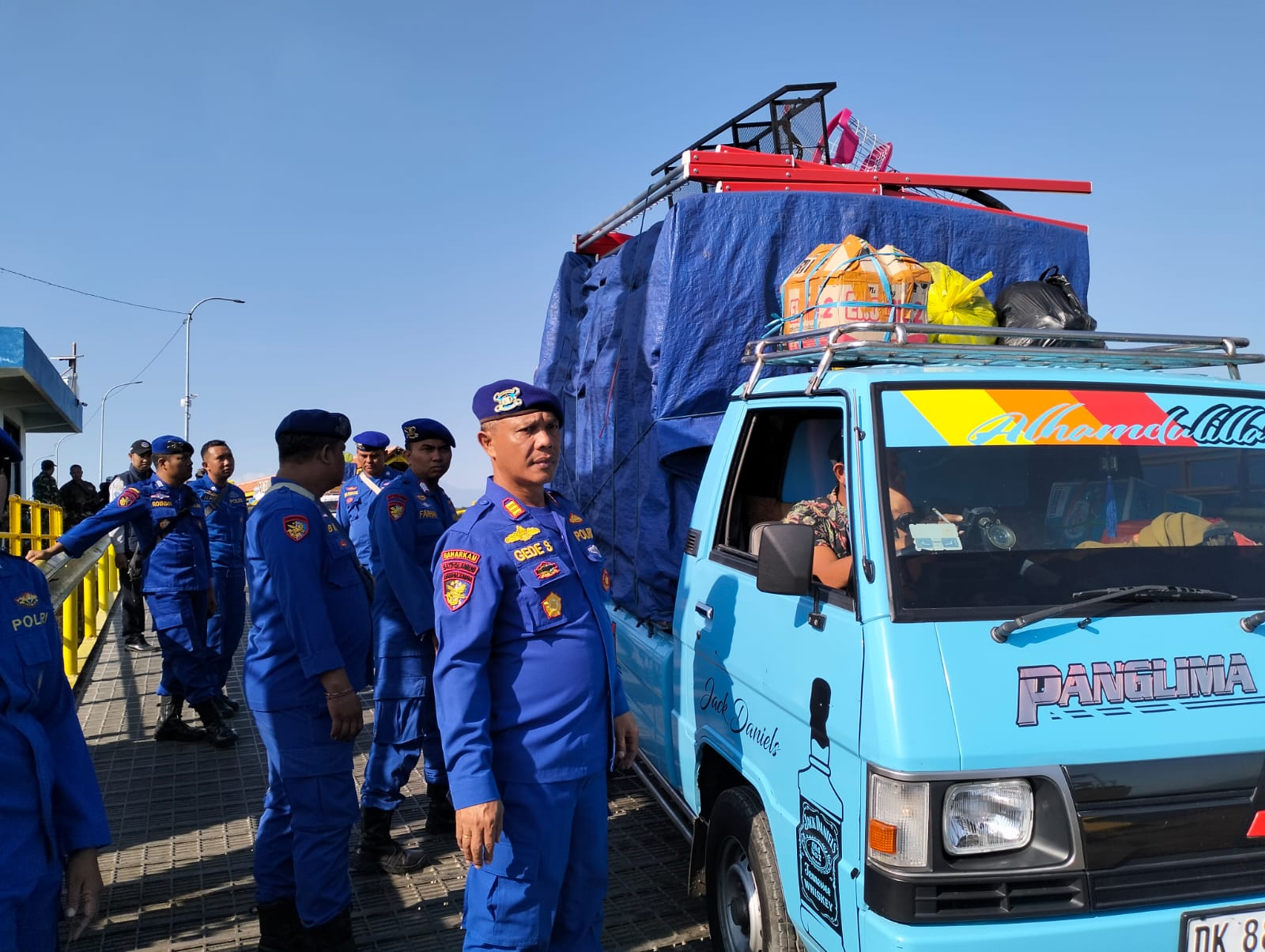 Antisipasi Penyelundupan, Polisi Periksa Kendaraan dan Barang di Pelabuhan Jangkar Situbondo