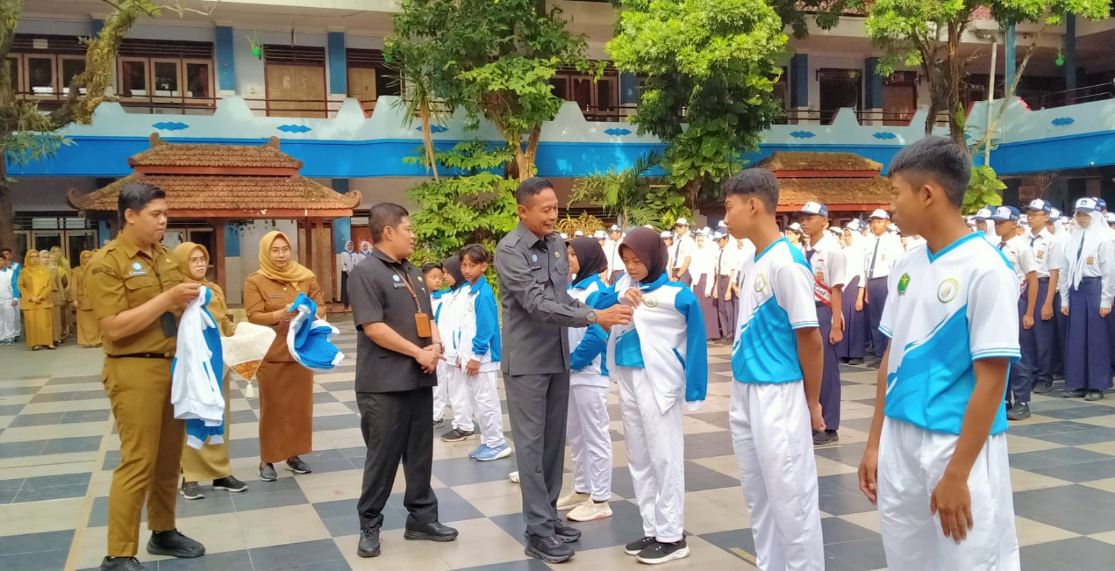 Wali Kota Wahyu Hidayat Lepas Kontingen  O2SN Kota Malang