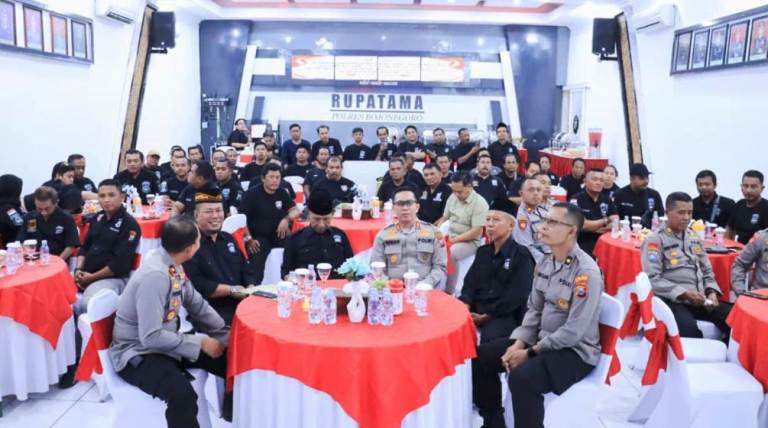 Kapolres Bojonegoro AKBP Afrian Jalin Silaturahmi Kamtibmas dengan Kampung Pesilat