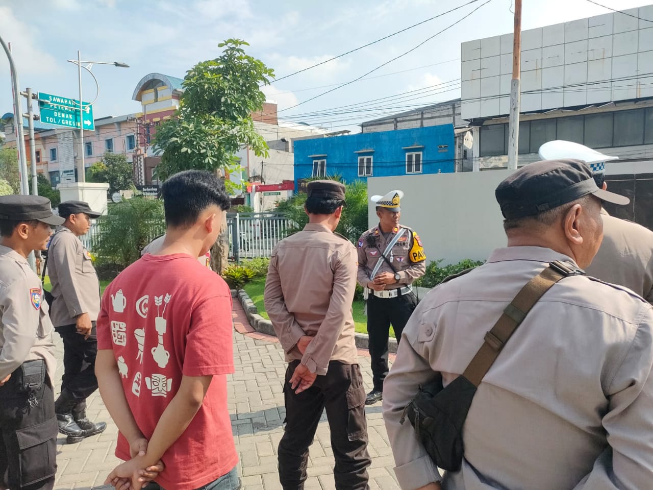 Polsek Sawahan Apel Pengamanan Unjuk Rasa Aliansi Madura Indonesia di Kantor ESDM Jatim