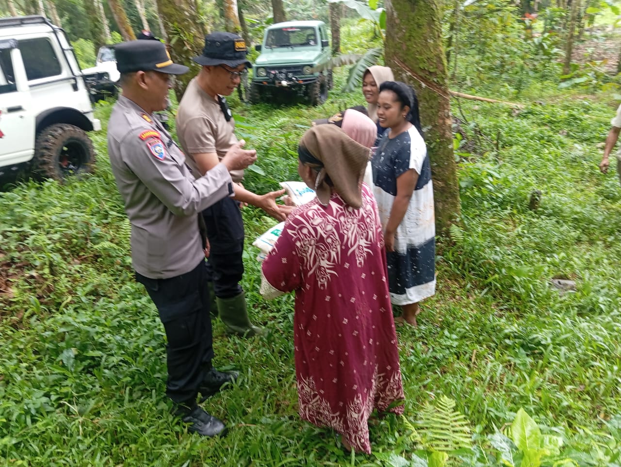Aksi Kemanusiaan Polres Jember Tembus Medan Ekstrem, Bantuan Sampai ke Pelosok Sukorambi