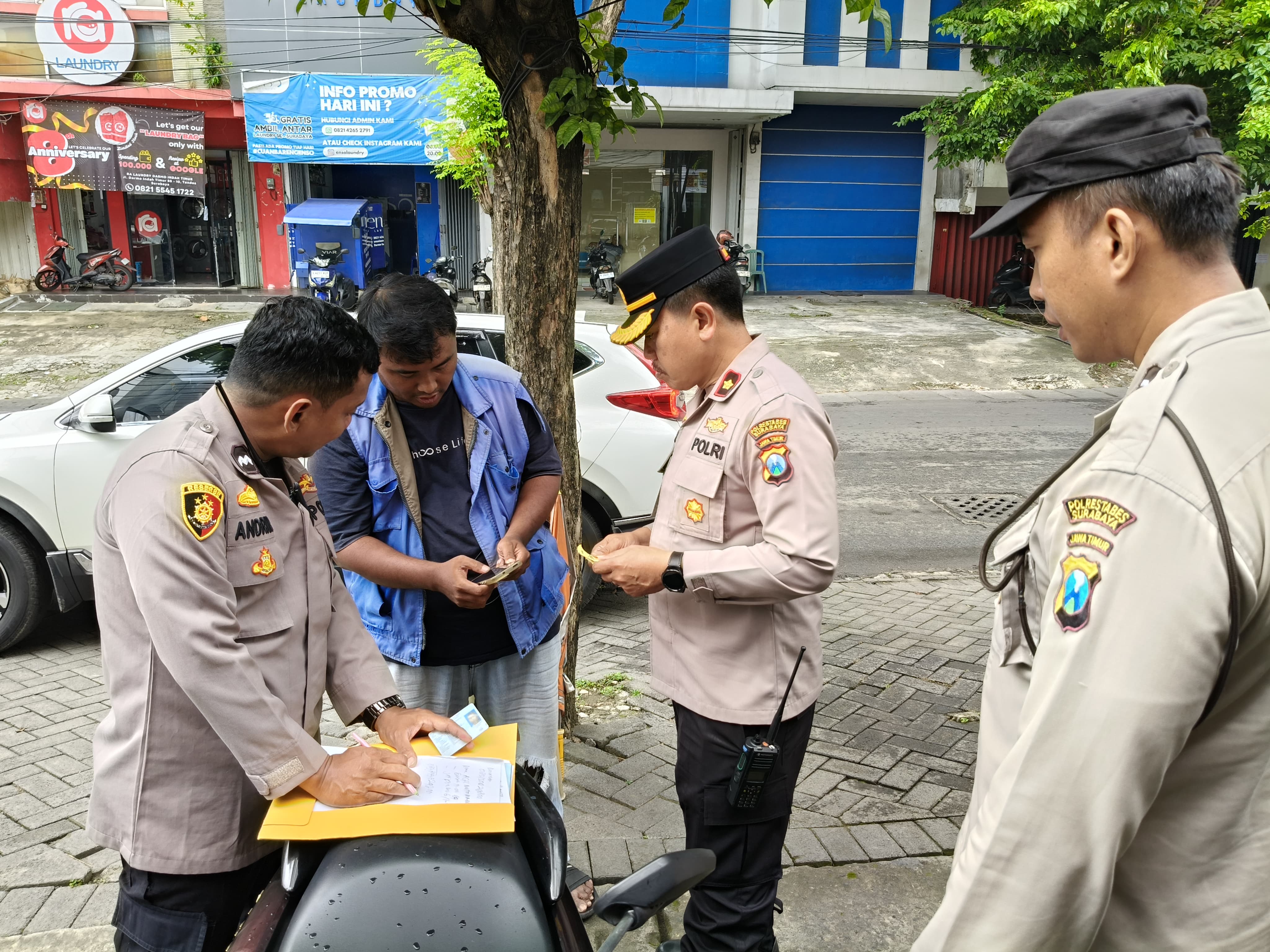 Sasar Parkir Liar di Darmo Indah, Polsek Tandes Amankan Tiga Jukir Nakal
