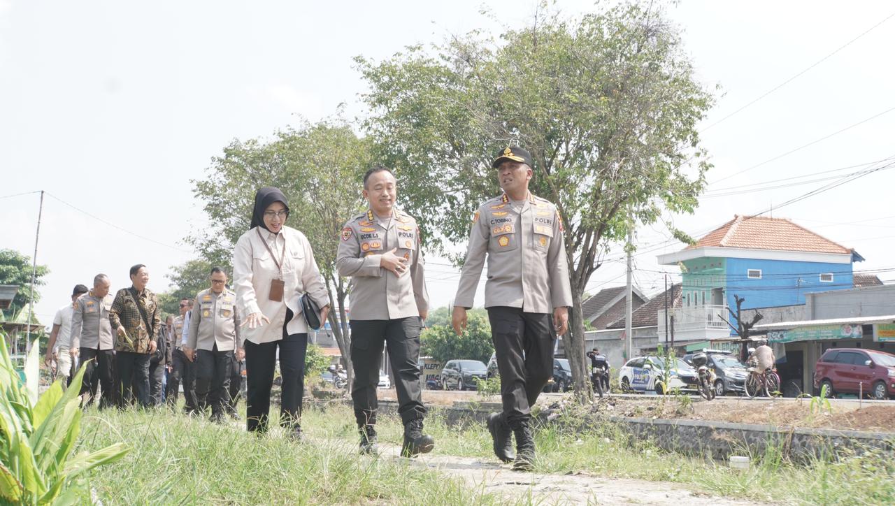 Tim Verifikasi Lomba Ketahanan Pangan Mabes Polri Tinjau Lahan Jagung di Sidoarjo