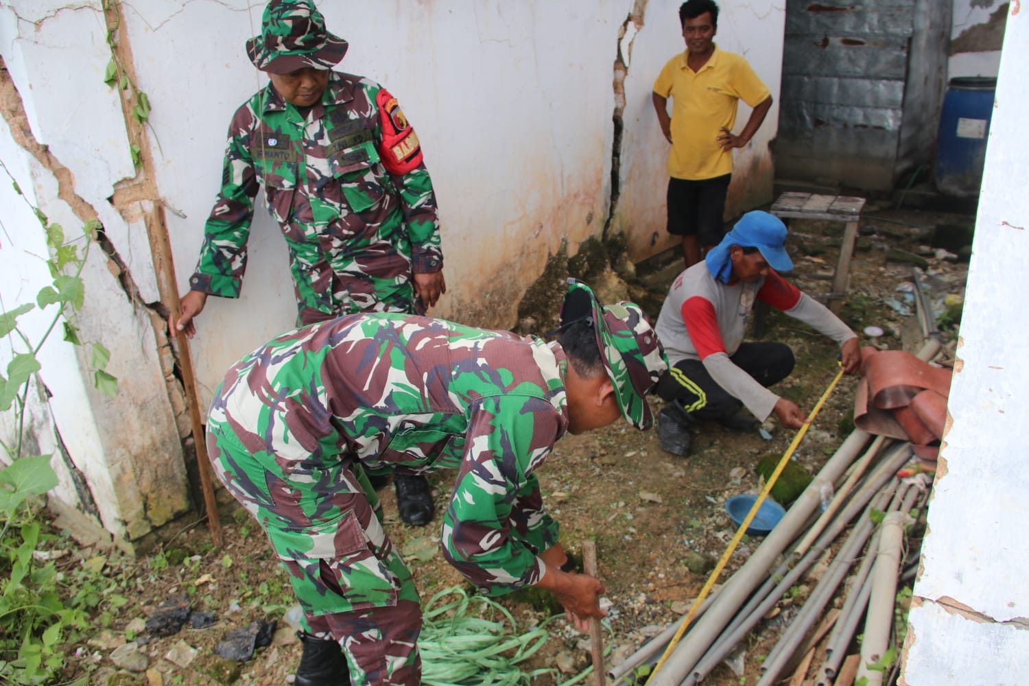 Satgas TMMD 127 Kodim 0827/Sumenep Ukur Lokasi Pembangunan MCK di Desa Mandala