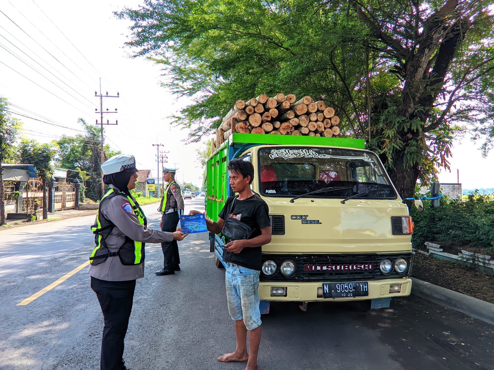 Satlantas Polres Lumajang Gencarkan Sosialisasi ODOL Demi Keselamatan Berlalulintas
