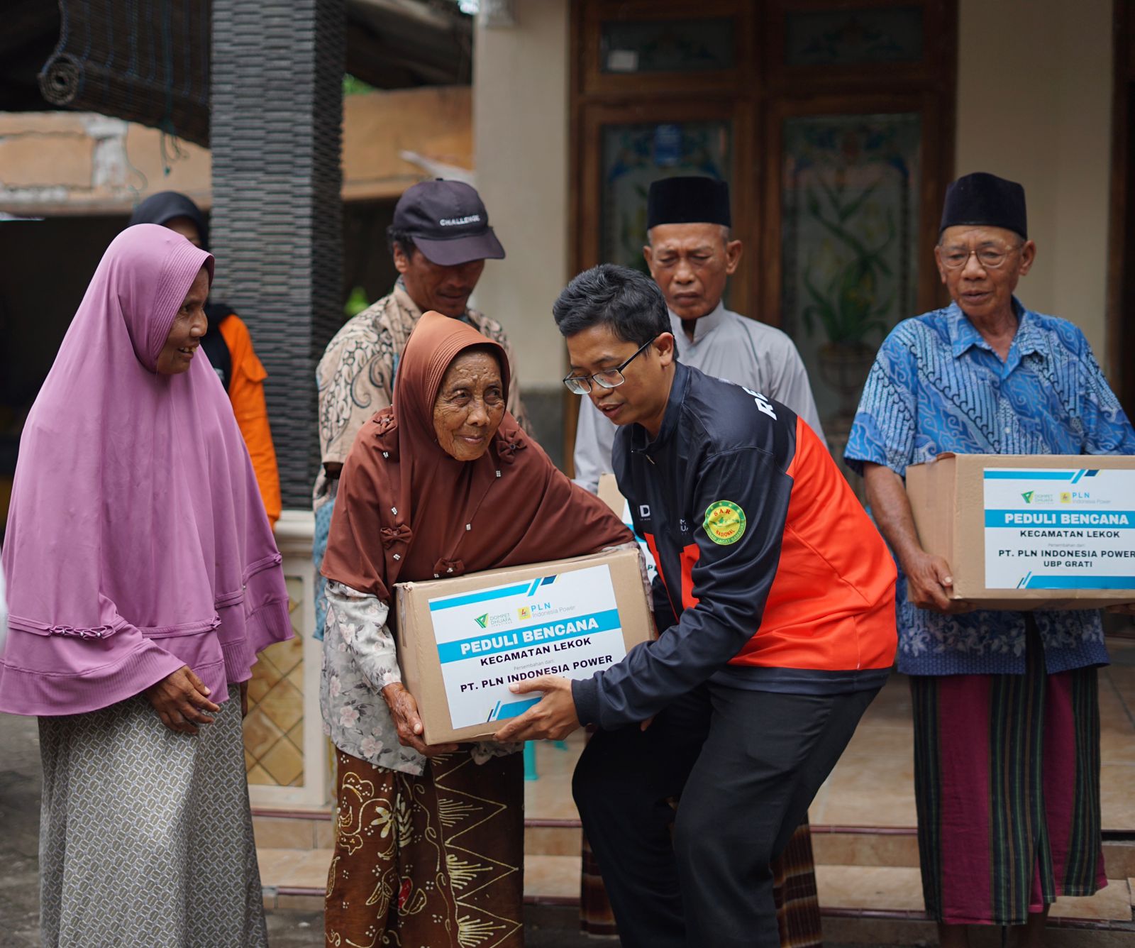 Masyarakat Terdampak Puting Beliung Lekok Dapat Bantuan PT PLN Indonesia Power UBP Grati-Dompet Duafa