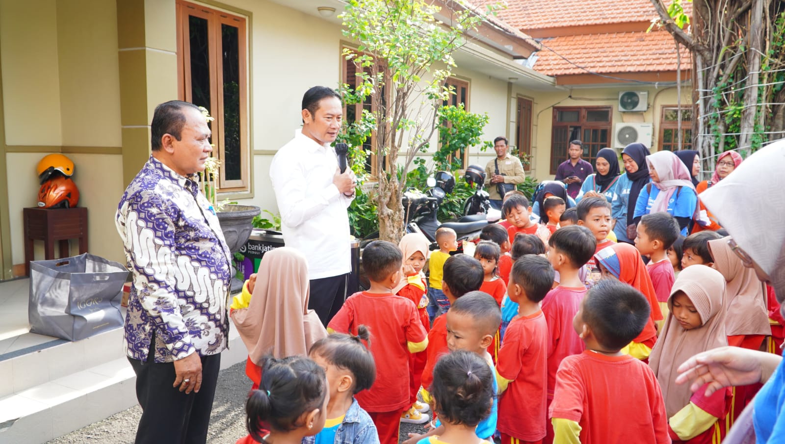 Bupati Yes Kenalkan Pusat Pemerintahan Lamongan Menerima Pembelajaran Outing Class 