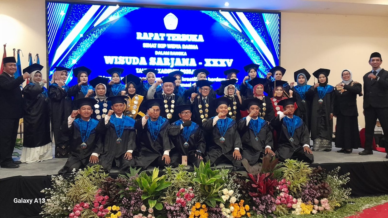 Wisuda Ke-35, IKIP Widya Darma Surabaya Dorong Lulusan Berdaya Saing Global